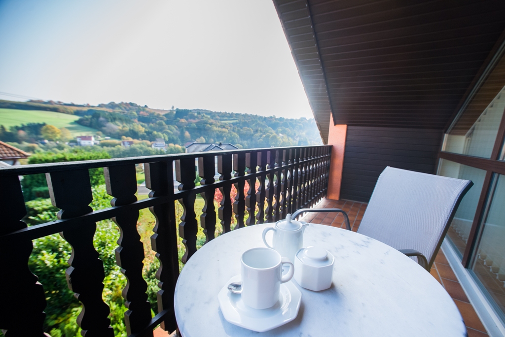 Blick von der Loggia aus in die Natur des Pfaelzer Bergland