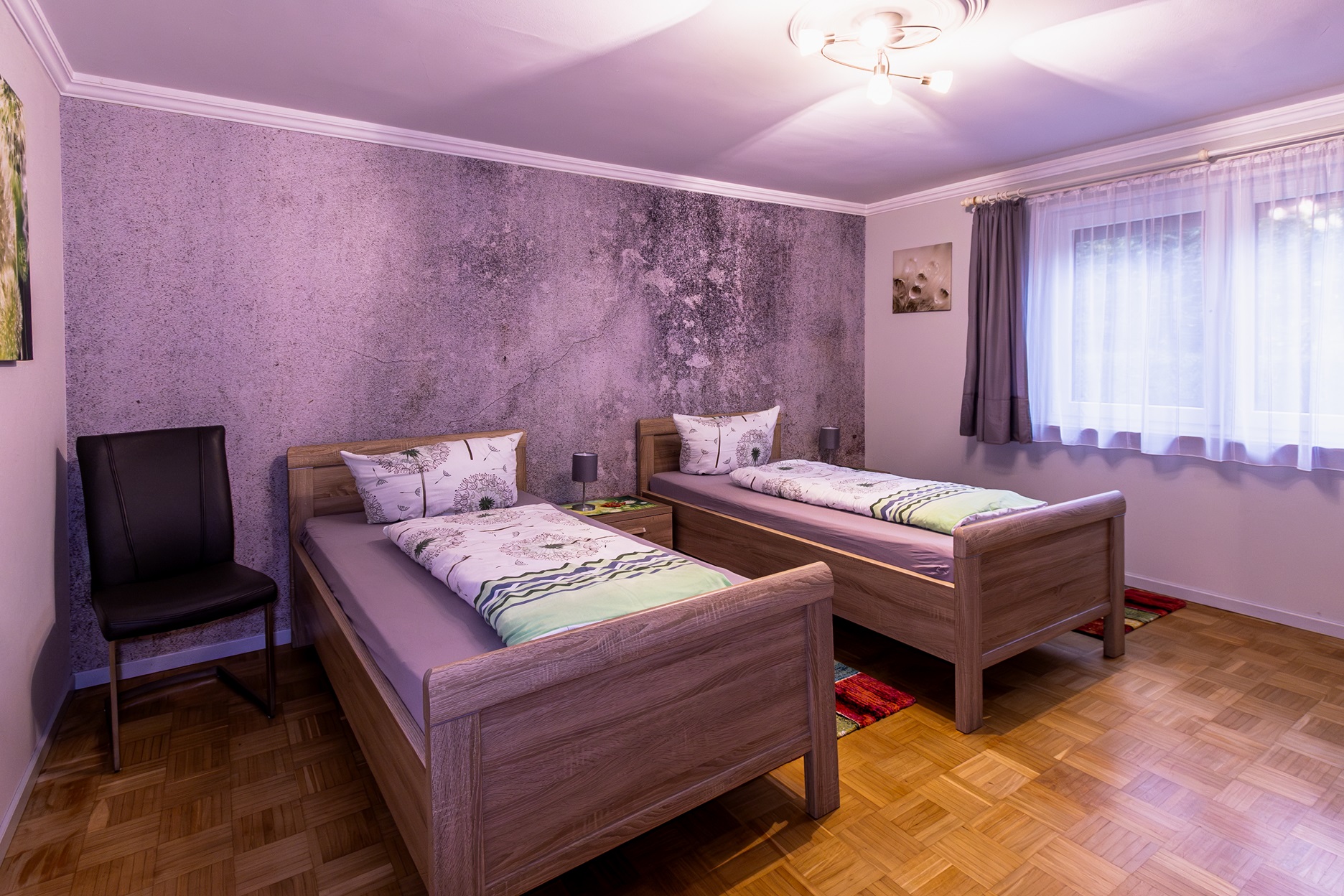 Schlafzimmer mit getrennten Betten Ferienwohnung Pusteblume