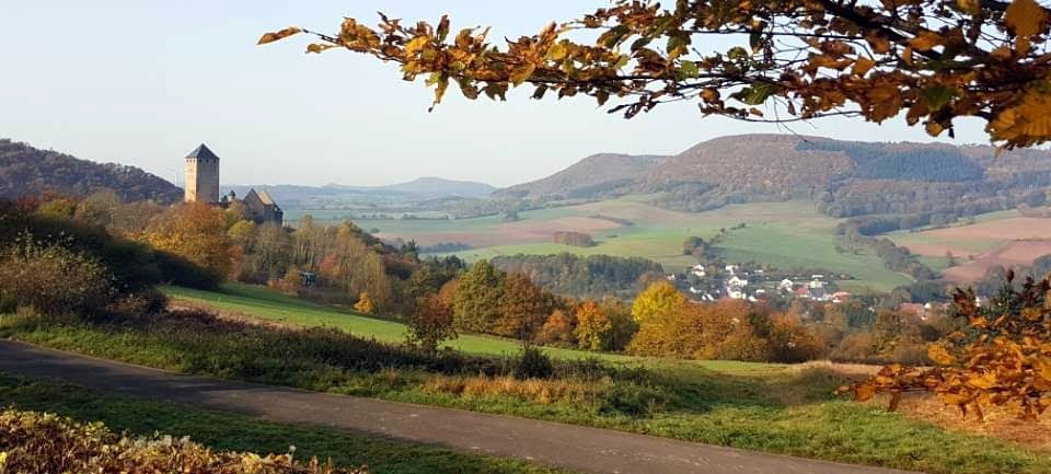 Wandern zur Burg Lichtenberg herbst